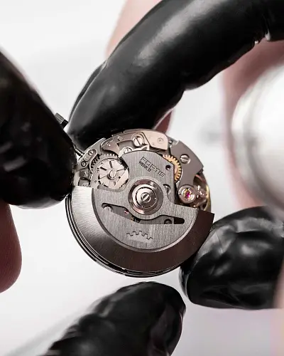 Fortis Novonaut N-42 Legacy Edition on Block Bracelet F2040008