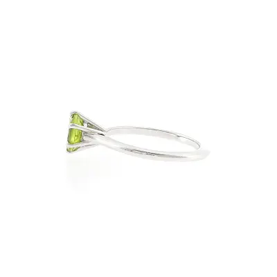 Ring in 18k white gold with peridot 1.40 ct