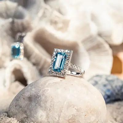 White Gold Ring with Aquamarine and Diamonds