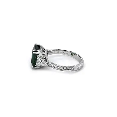 Gold Ring with Emerald and Diamonds