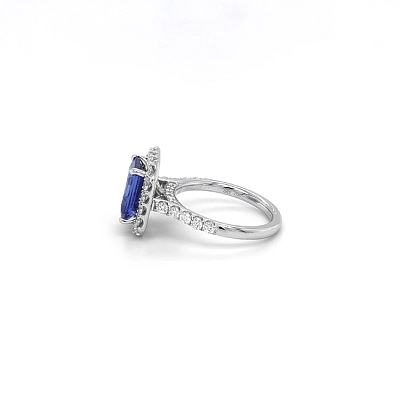 Gold Ring with Tanzanite and Diamonds