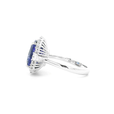 Blue Treasure - Ring with Tanzanite and Diamond Elegance