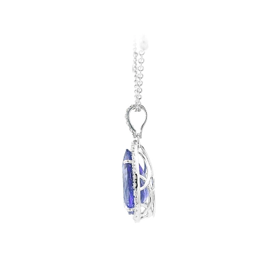 Elegant Combination of Tanzanite and Diamonds in a Unique Design