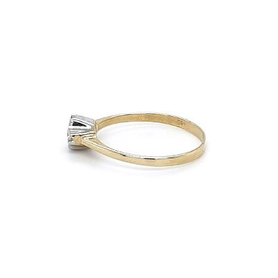 Engagement Ring with Zircon made of Combined Gold