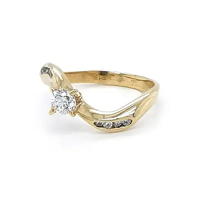 Gold Engagement Ring with Zircones