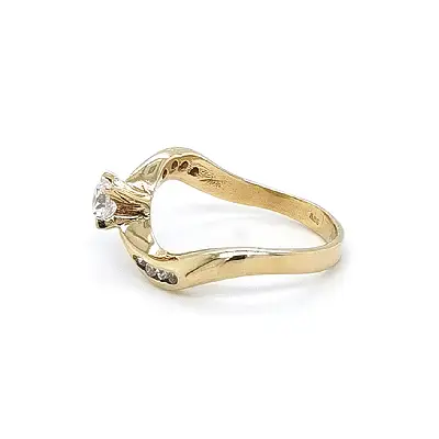 Gold Engagement Ring with Zircones