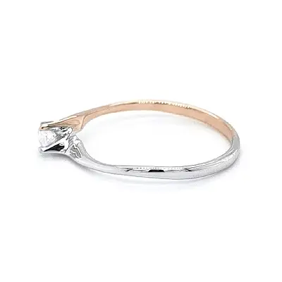 Engagement Ring with Zircon made of Combined Gold