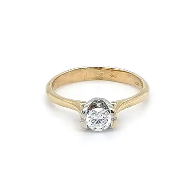 Engagement Ring with Zircon made of Combined Gold