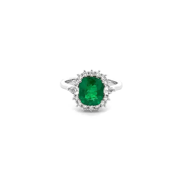 Gold Ring with Emerald and Diamonds