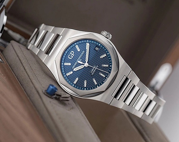 Girard-Perregaux Laureato 81010-11-431-11A