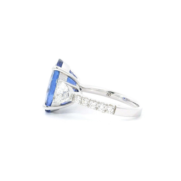 White Gold Ring with Tanzanite and Diamonds in Heart Shape
