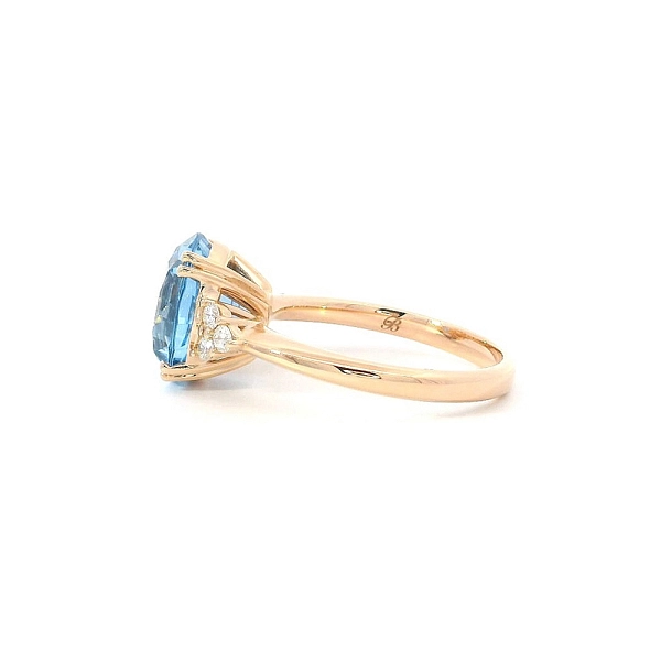 Luxury Ring with Blue Topaz and Diamonds in Rose Gold