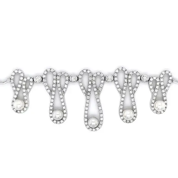 Women’s white gold necklace