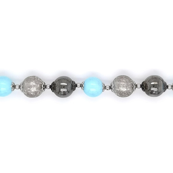 Elegant women’s white gold necklace with turquoise