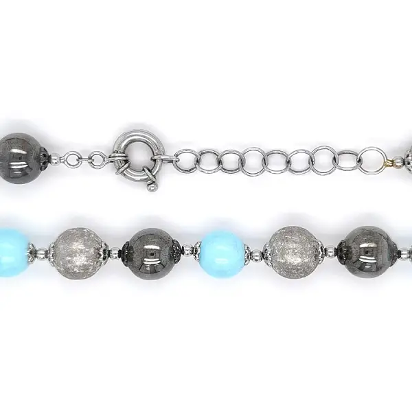 Elegant women’s white gold necklace with turquoise