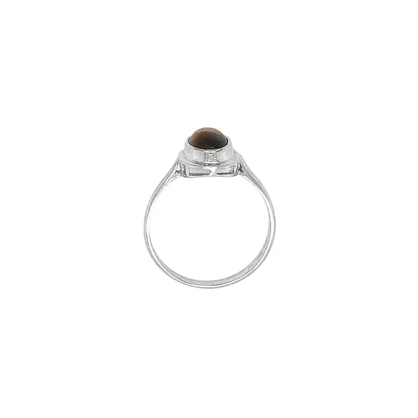 Elegant white gold ring with tiger’s eye