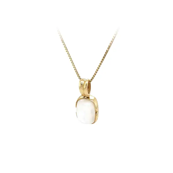 Exclusive Gold Pendant with Mother of Pearl