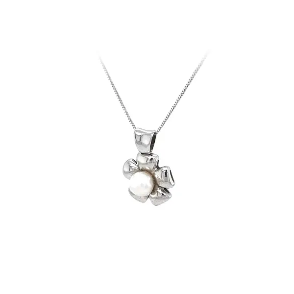 Exclusive White Gold Pendant with Pearl