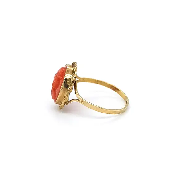 Exclusive Gold Ring with Cameo