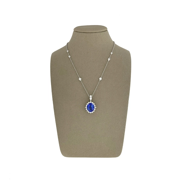 Exclusive White Gold Necklace with Tanzanite