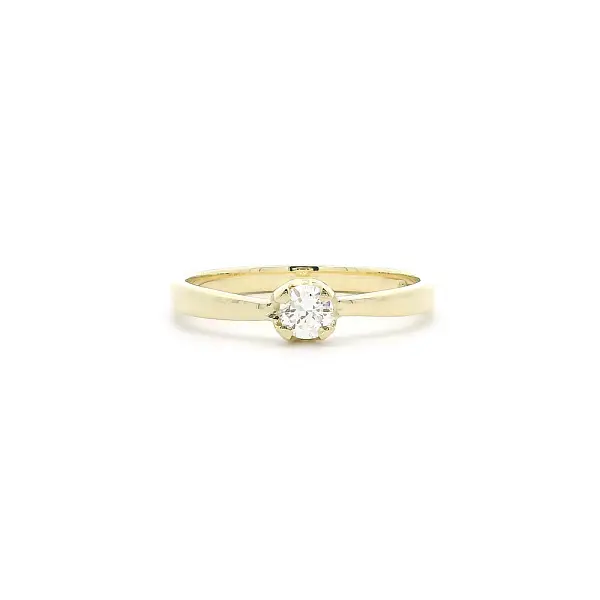 Minimalist Yellow Gold Engagement Ring with Diamond