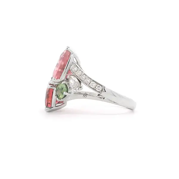 18kt White Gold Ring with Tourmalines, Sapphires and Diamonds
