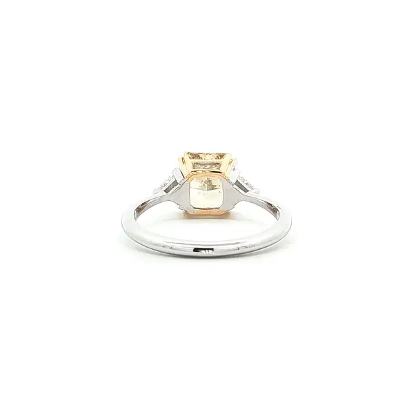 18kt Gold Ring with Fancy Yellow Diamond
