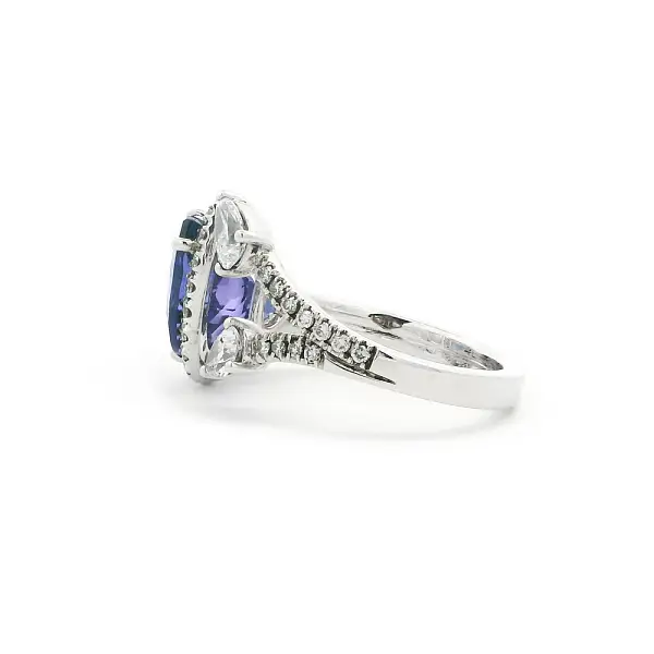 White Gold Ring with Pear-Shaped Tanzanite and Diamonds