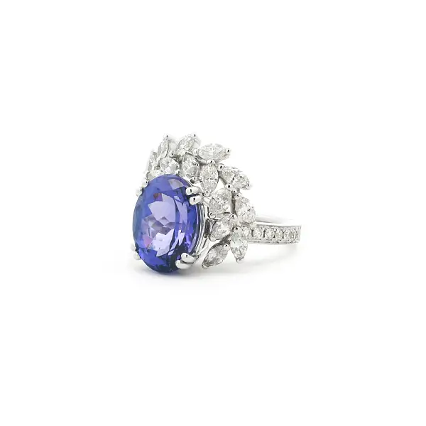 White Gold Ring with Tanzanite and Leaf-Shaped Diamonds