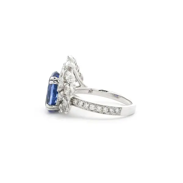 White Gold Ring with Tanzanite and Leaf-Shaped Diamonds