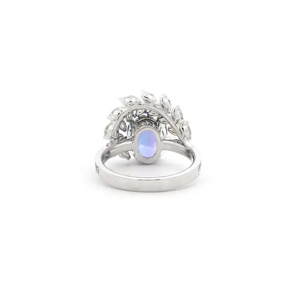 White Gold Ring with Tanzanite and Leaf-Shaped Diamonds