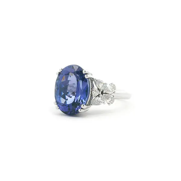 White Gold Ring with Tanzanite and Diamonds