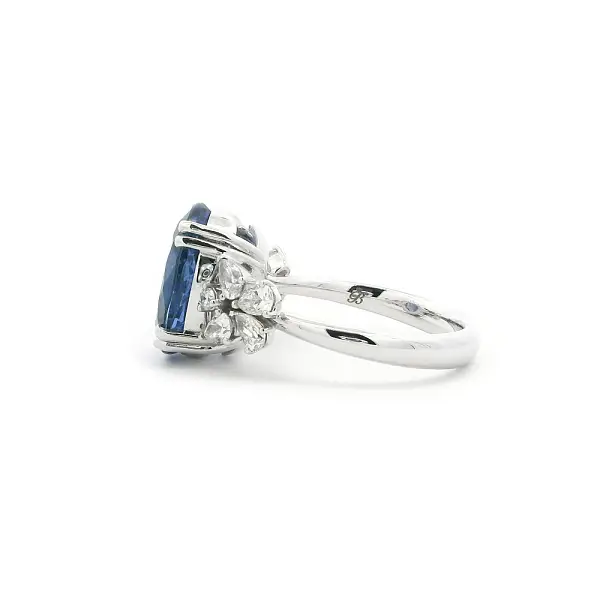 White Gold Ring with Tanzanite and Diamonds