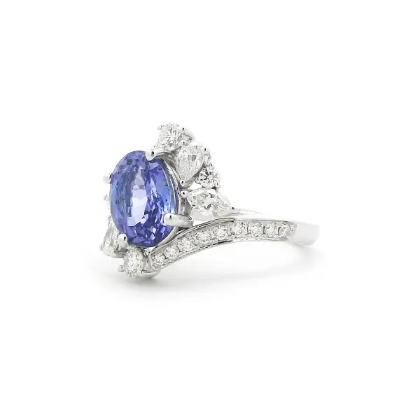 Ring with Tanzanite and Diamonds in 18K White Gold