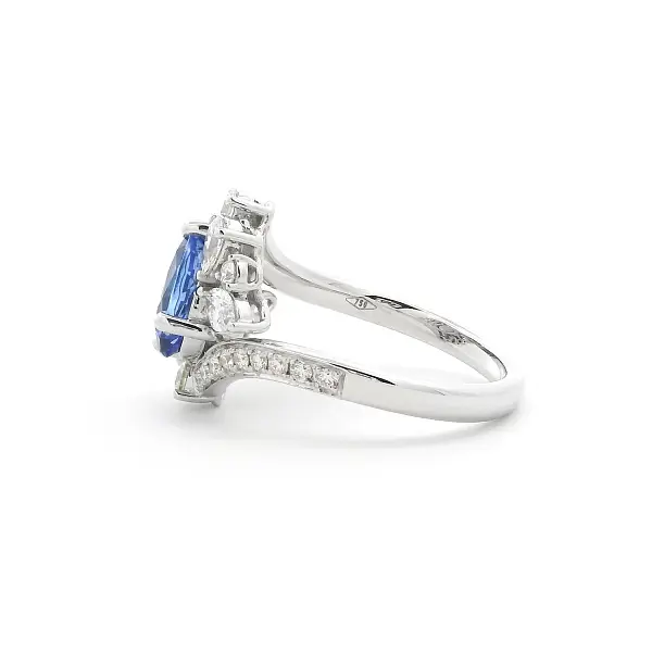 Ring with Tanzanite and Diamonds in 18K White Gold