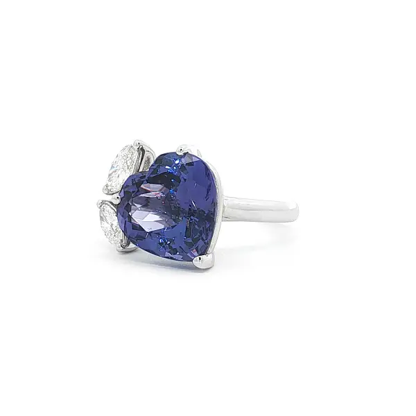 White Gold Ring with Heart-Shaped Tanzanite and Diamonds