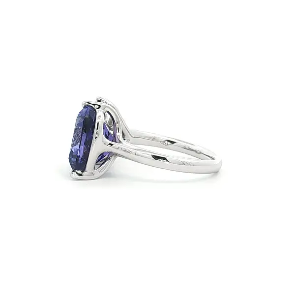 White Gold Ring with Heart-Shaped Tanzanite and Diamonds