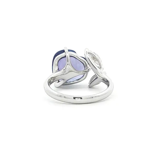 White Gold Ring with Heart-Shaped Tanzanite and Diamonds