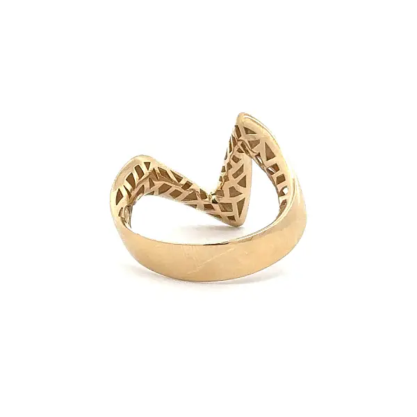 Gold ring – modern geometric shape