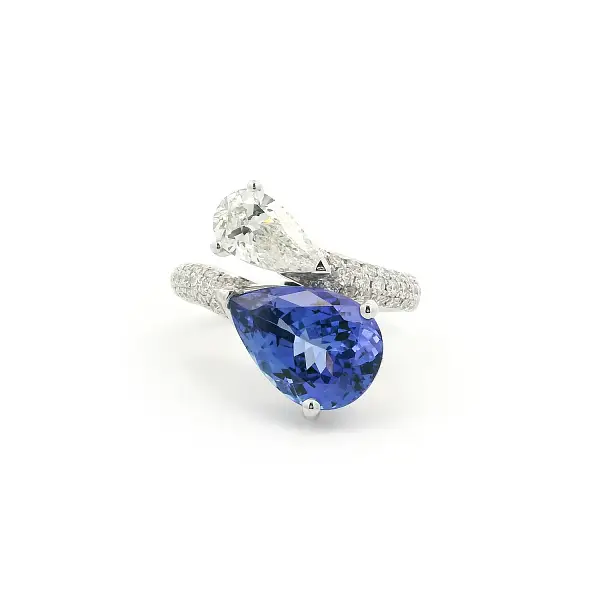 White Gold Ring with Tanzanite and Diamonds