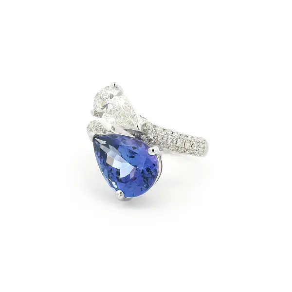White Gold Ring with Tanzanite and Diamonds
