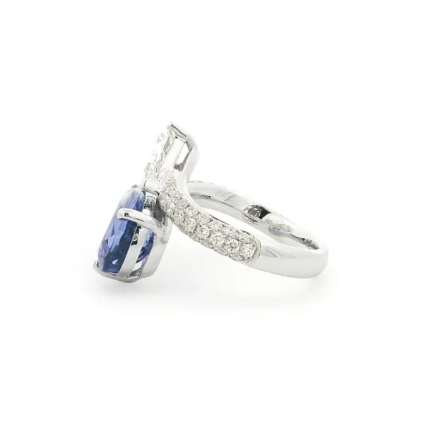 White Gold Ring with Tanzanite and Diamonds