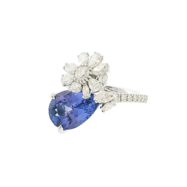 Exclusive ring with natural 4.78 ct tanzanite and diamonds in white gold