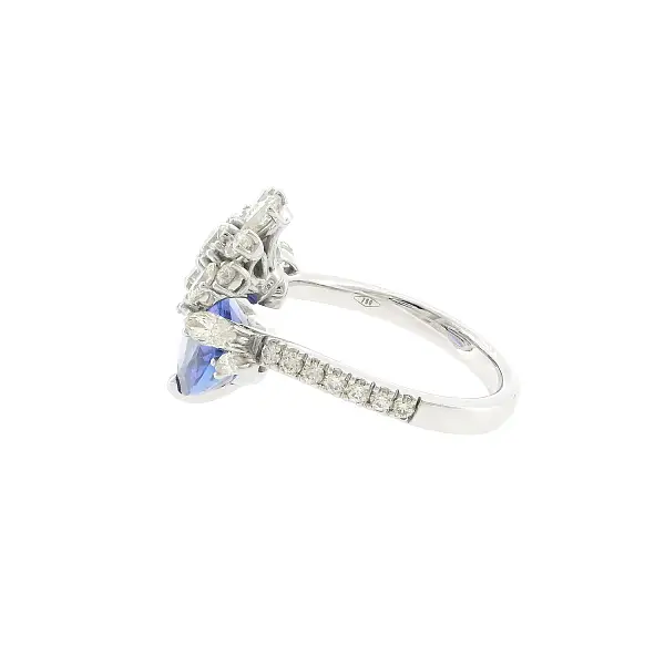 Exclusive ring with natural 4.78 ct tanzanite and diamonds in white gold