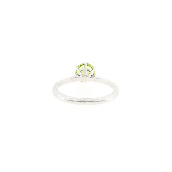 Ring in 18k white gold with peridot 1.40 ct