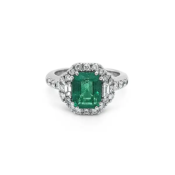 Gold Ring with Emerald and Diamonds