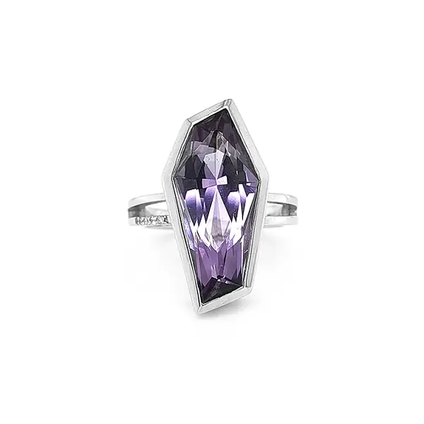 Gold Ring with Amethyst and Diamonds