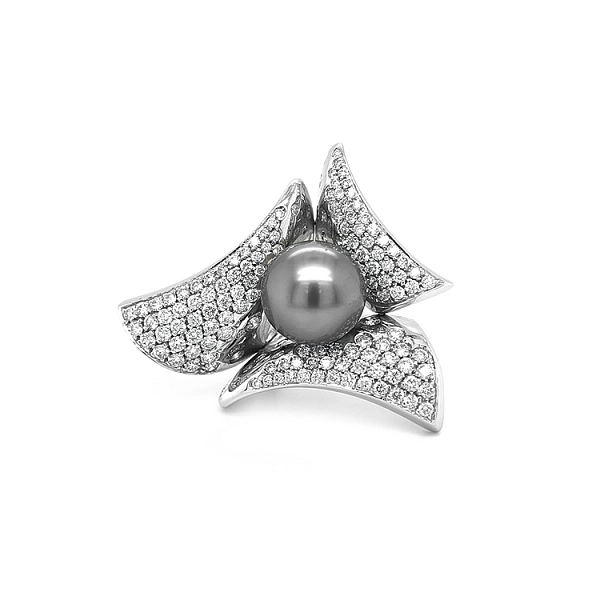 Gold Ring with Natural Pearl and Diamonds
