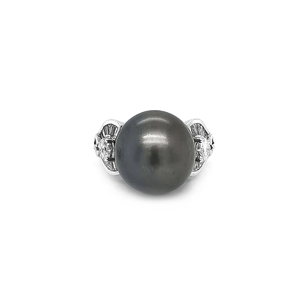 Gold Ring with Natural Pearl and Diamonds