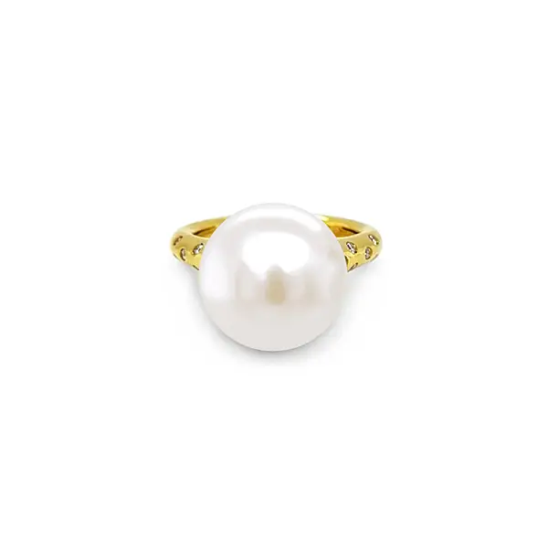 Gold Ring with Natural Pearl and Diamonds